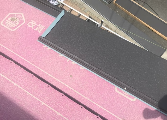 金属屋根の軒先水切り（唐草）取り付けと防水シート施工詳細